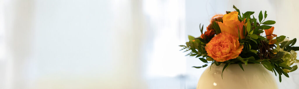Praxisraum der Frauenarztpraxis – Detail Blumenstrauß